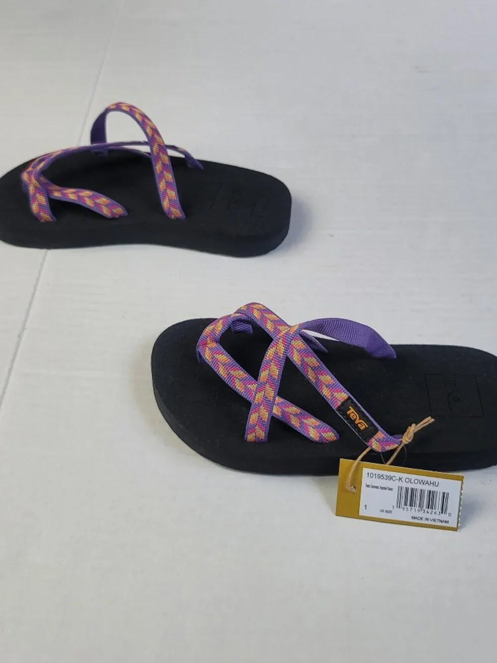NWT Teva Kids Olowahu Flip Flops Size 1 Purple Multi Sport Sandals Comfort